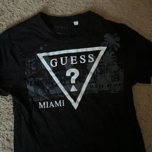Guess xs graphic tee